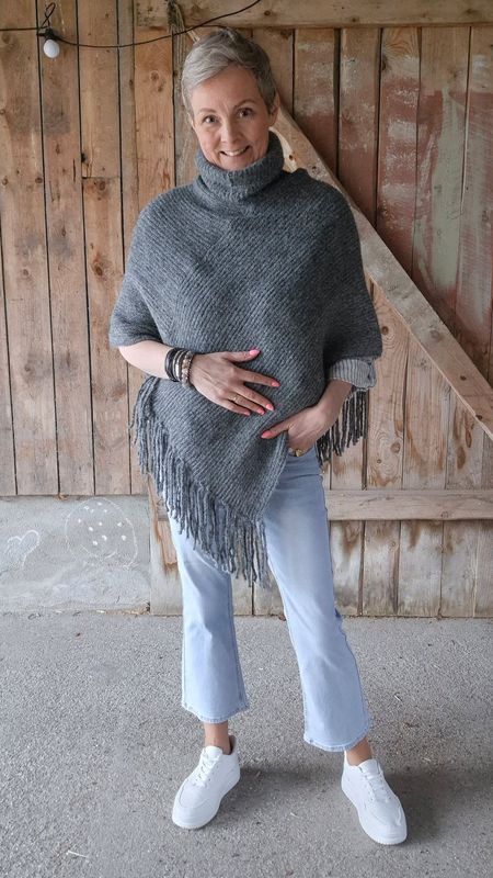 MORILD Fringe Poncho Grå
