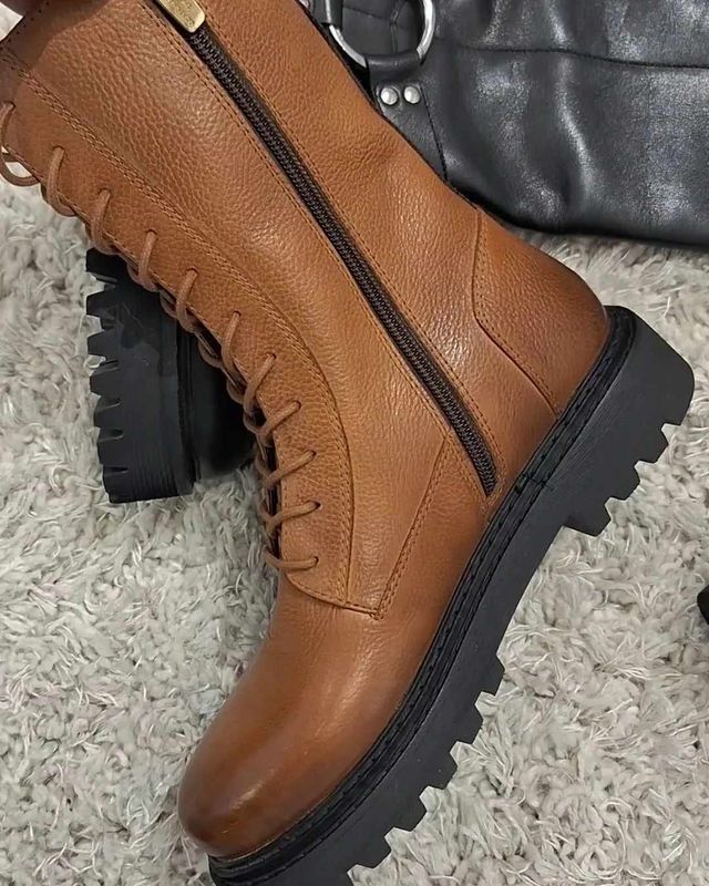 BOOTS Everywhere Cognac